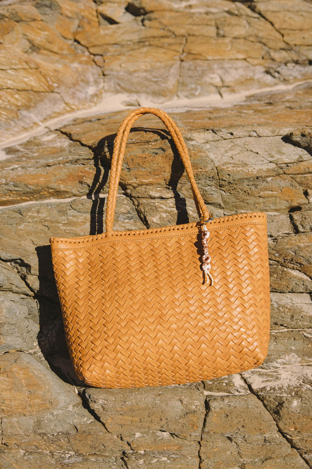Clara Kasavina クララ カサビナ パーティバッグ 羽バッグ 茶系 Strawberry Tote – casa clara